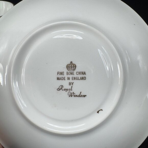Royal Windsor Fine Bone China Teacup Saucer Set Red Roses Made England Vintage - Picture 6 of 12